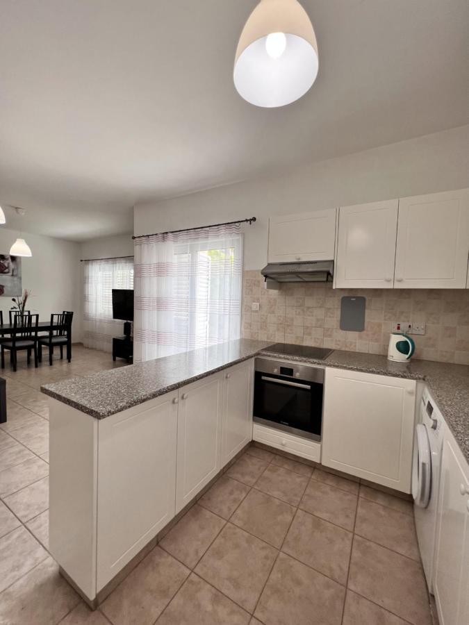 Pafia Sunbeach Townhouse Paphos Exterior photo